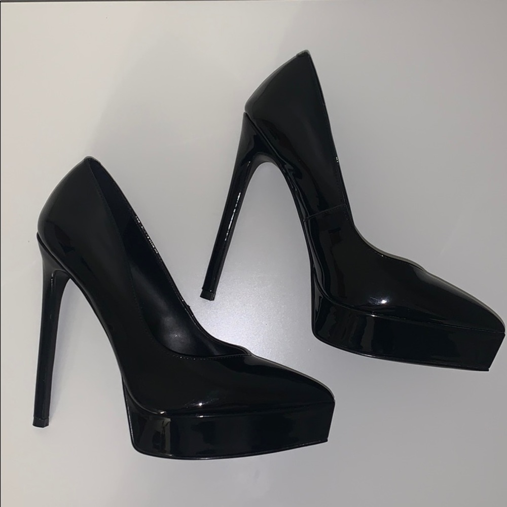 *SOLD ON MERCARI* Black Patent Platform Pumps